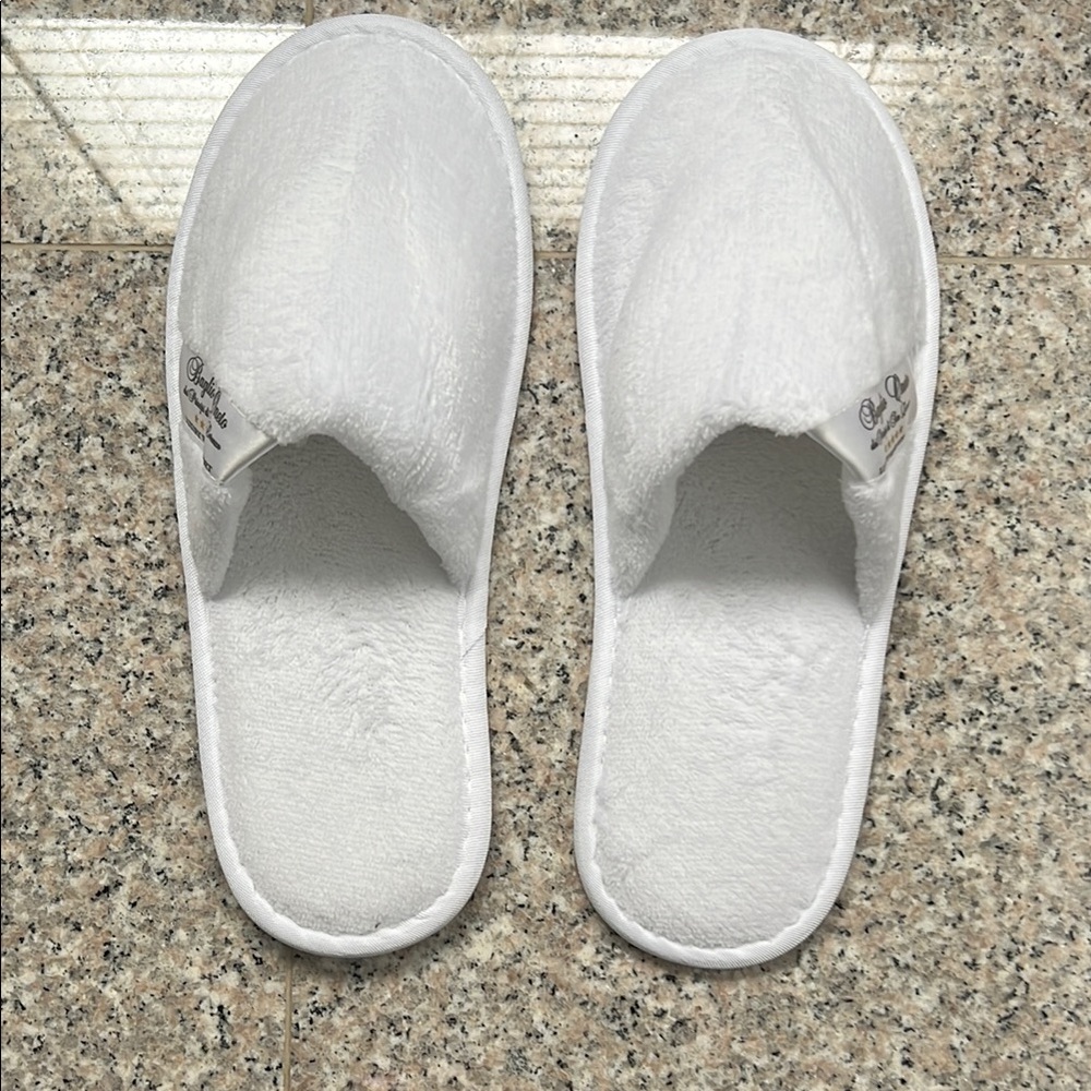 $13 or 2/$20 NWOT Baglio Oneto Luxury Resort,Marsala Sicily slippers size11&1/4”